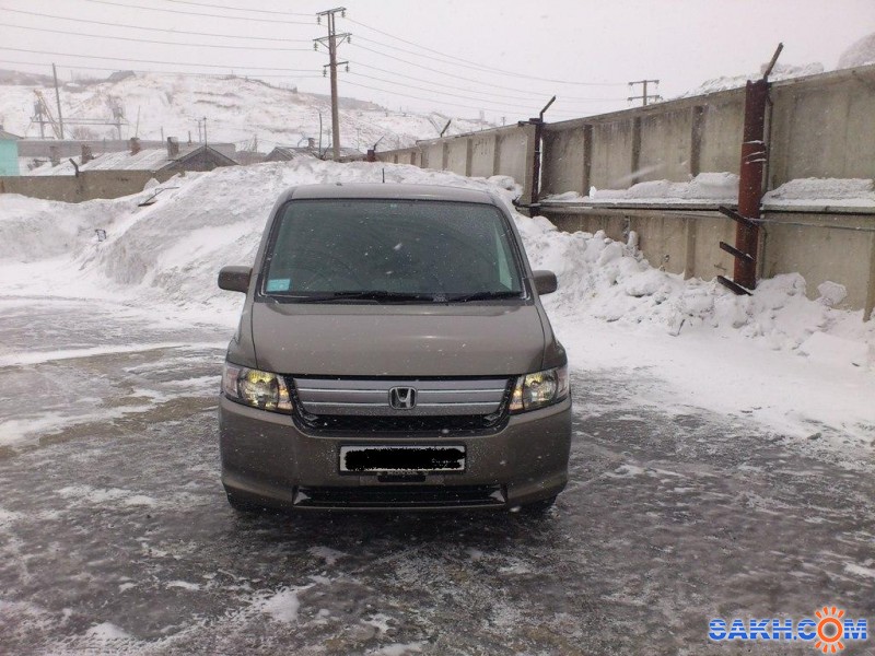 Honda Mobilio Spike.