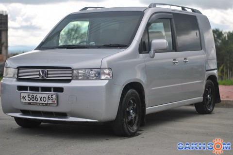 Honda Mobilio Spike.