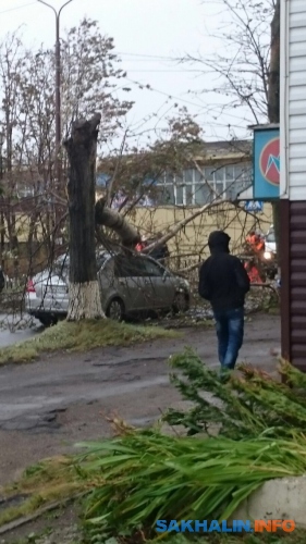 В Корсакове около площади
