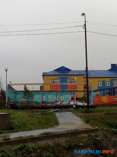 В Троицком в детсаду перевернуло беседку и повалило забор