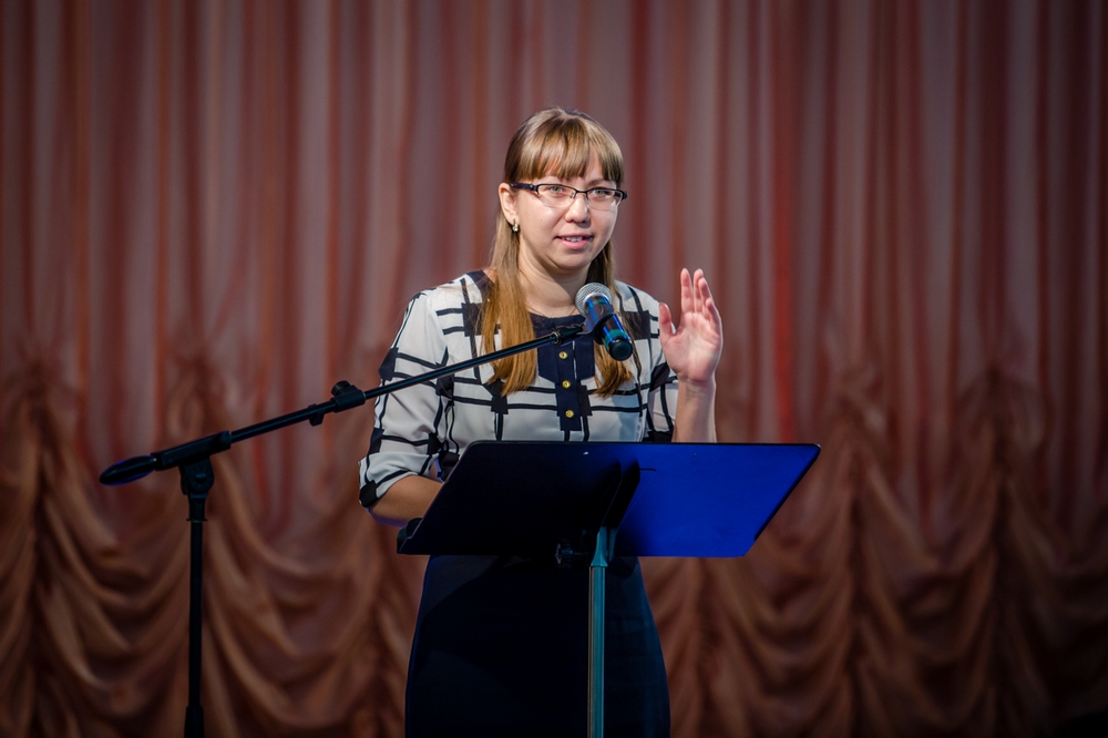 Женщина года видео. Женщина года 2020 Южно-Сахалинск. Женщина года Южно-Сахалинск 2019. Сердце отдаю детям Южно-Сахалинск.