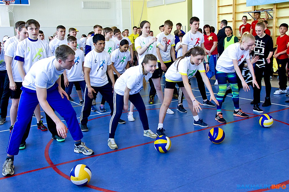 Спортсмен классы. Школьный спорт. Спортивные соревнования для подростков. Занятие физкультурой и спортом. Физкультура в школе.