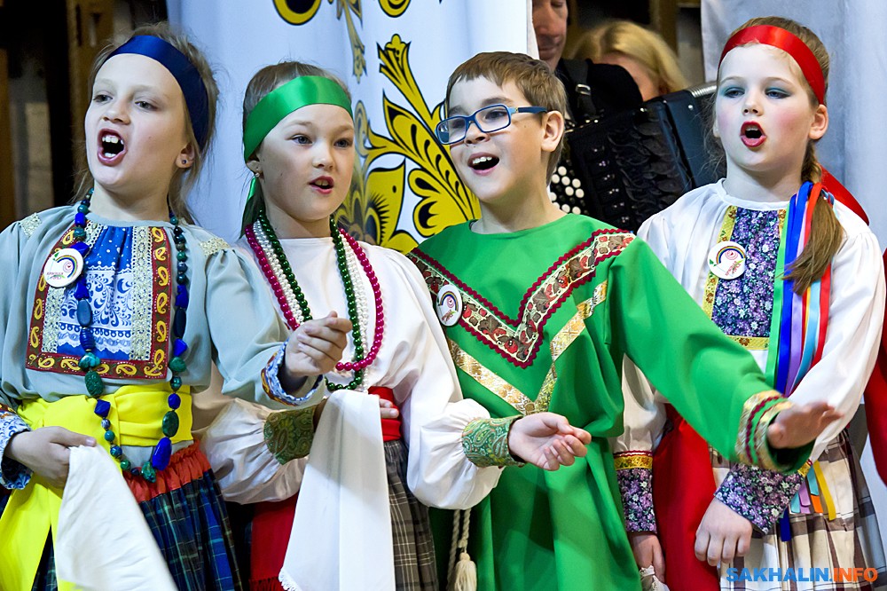 Детские народные. Ансамбль этнос Южно Сахалинск. Детский народный хор. Народный хор дети. Русский народный хор дети.