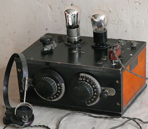 Радиоприемник "РПЛ-2" Московского электромеханического завода слабого тока 1929 года выпуска