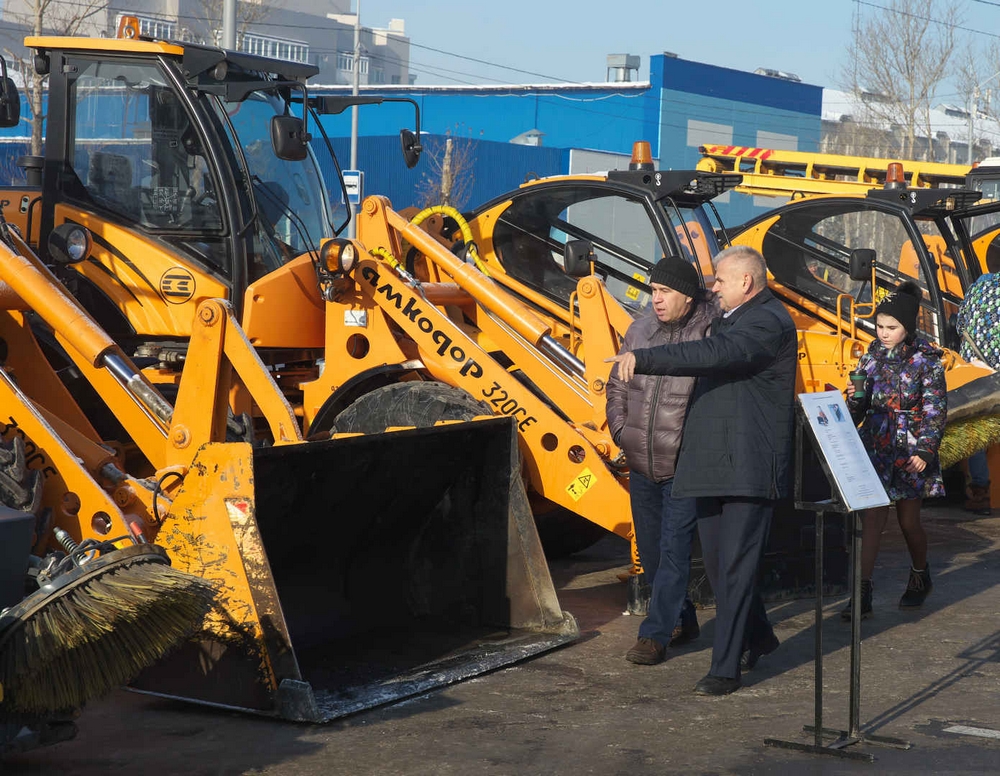 грузоперевозки корсаков. мкп зсм им м. снегоуборочная техника будущего. перевозка строительной техники на сахалин. трактор южно сахалинск.