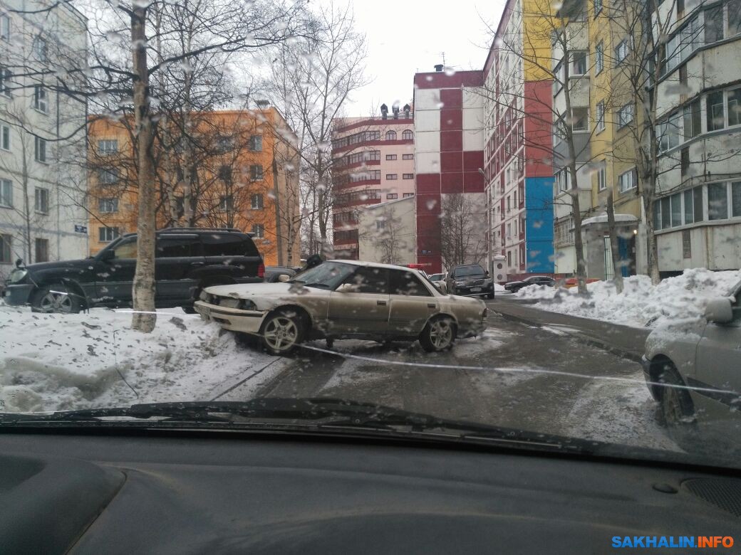 Ночного гонщика задержали сотрудники ДПС во дворе дома по улице Ленина в  Южно-Сахалинске. Сахалин.Инфо