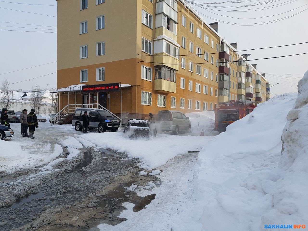 В районе СИЗО в Южно-Сахалинске вспыхнул автомобиль. Сахалин.Инфо