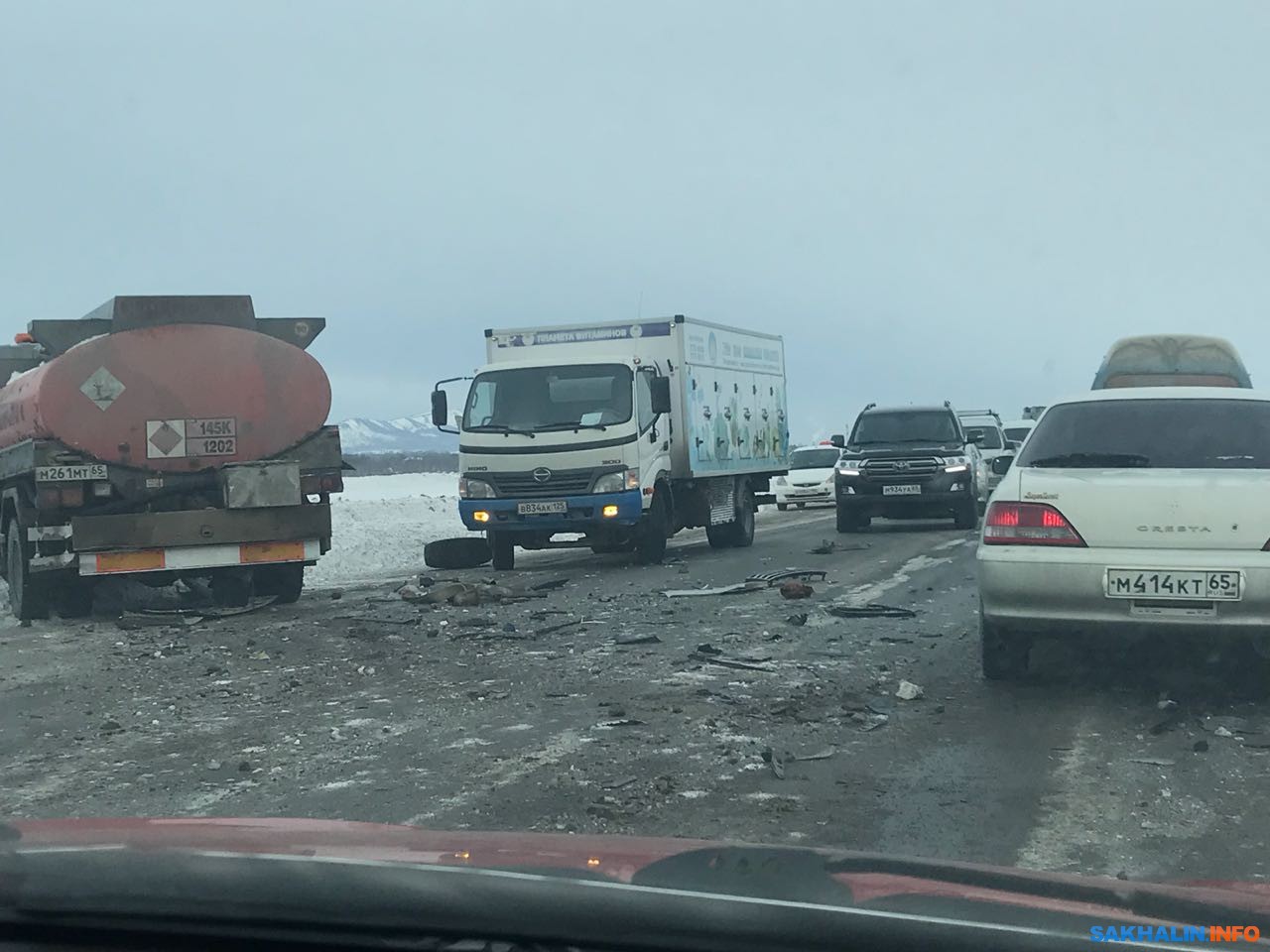 Между Новоалександровском и Южно-Сахалинском столкнулись бензовоз и Toyota  Land Cruiser Prado. Сахалин.Инфо