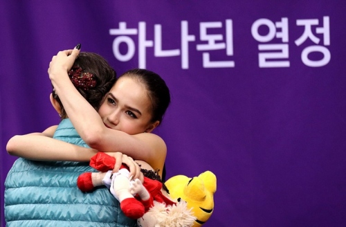 Алина Загитова и Евгения Медведева. Фото Gettyimages