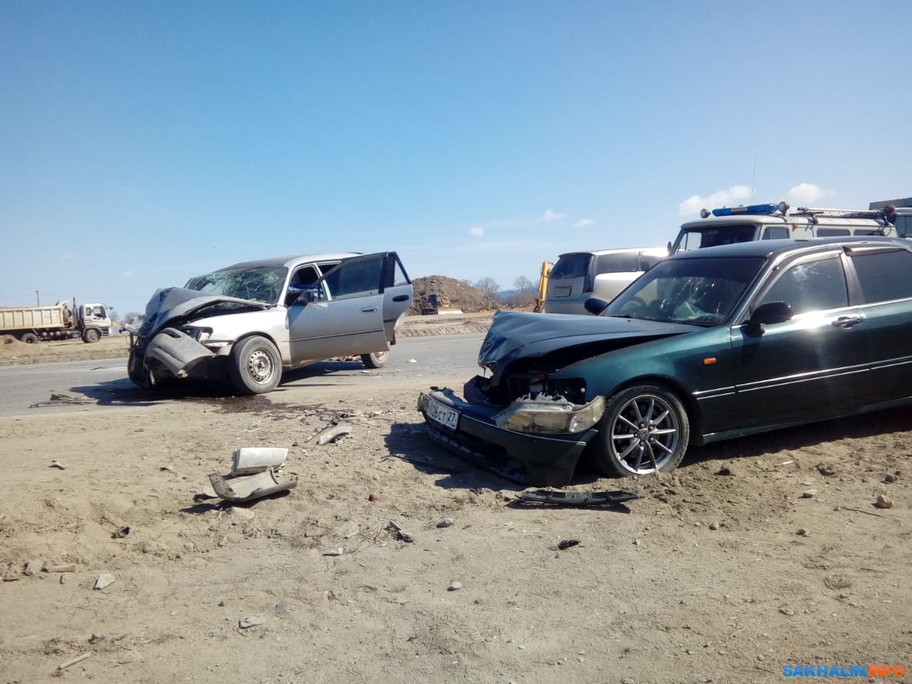 Сразу две кареты скорой помощи приехали к месту ДТП в Южно-Сахалинске.  Сахалин.Инфо