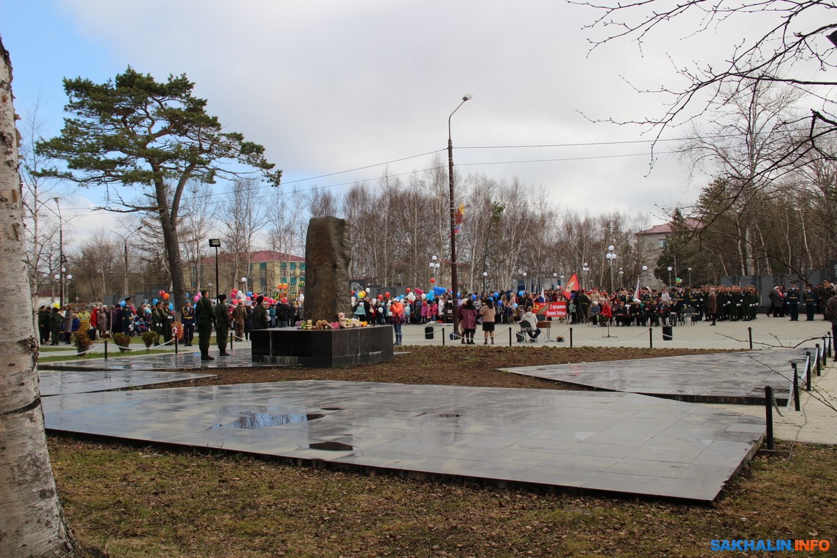 В Аниве в честь Дня Победы прошел торжественный митинг с возложением  цветов. Сахалин.Инфо