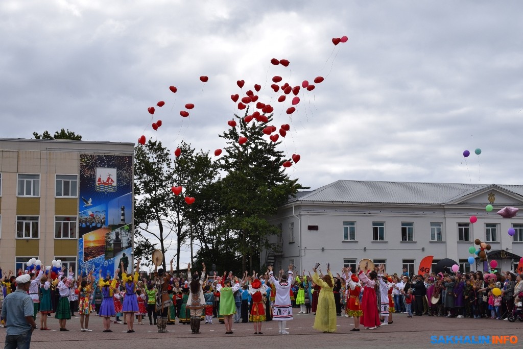 Поронайск сахалинская область. Поронайск. Площадь города Поронайск. Поронайск сквер. Столица Поронайск достопримечательности.