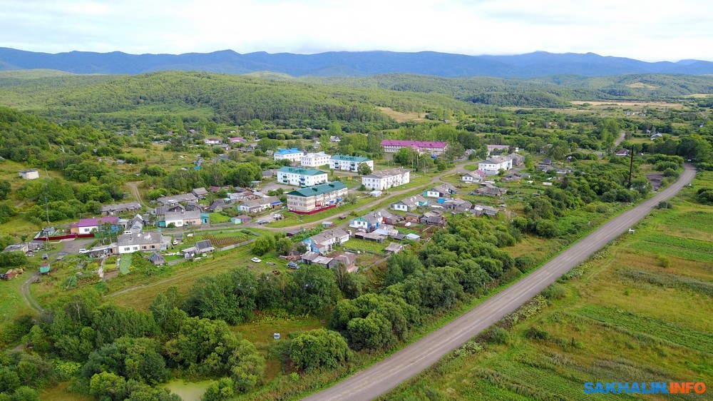 Села восточное. Аэродром Александровск Сахалинский. Александровск Сахалинский сверху. Михайловка Александровск-Сахалинский район. Камышовый хребет Александровск-Сахалинский.