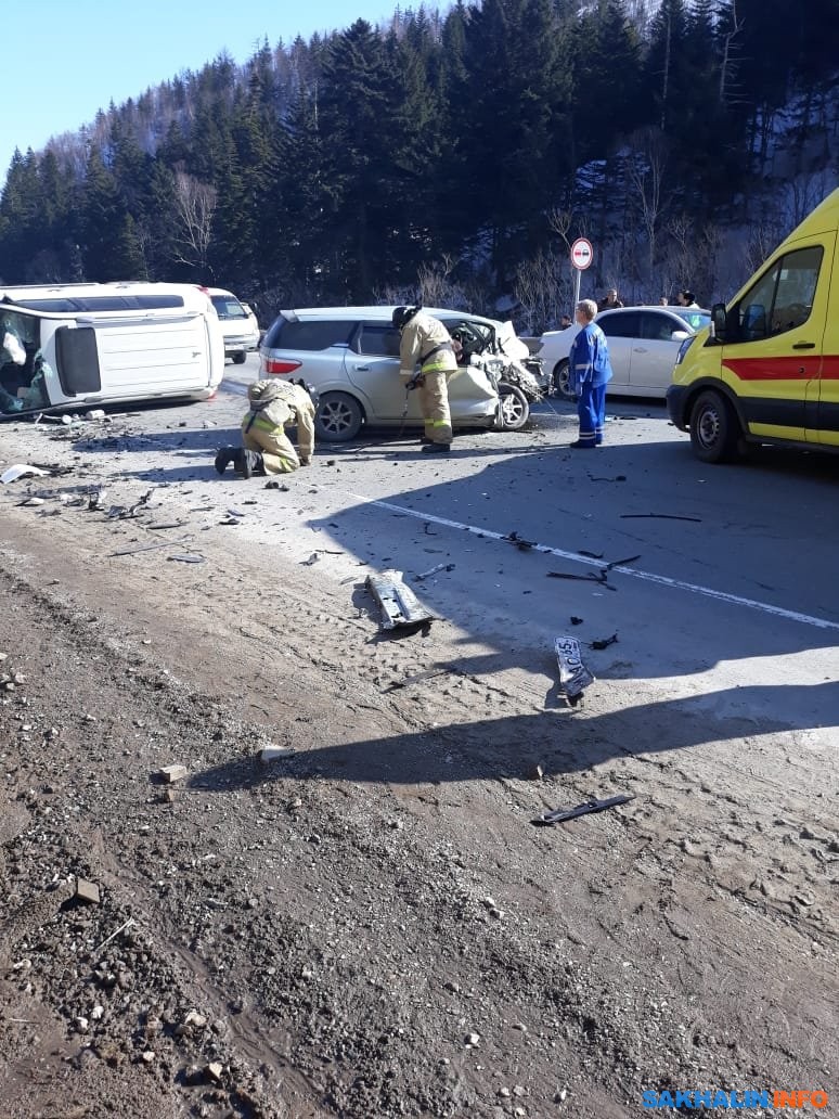 Один сахалинец погиб и двое серьезно пострадали в ДТП на Холмском перевале.  Сахалин.Инфо