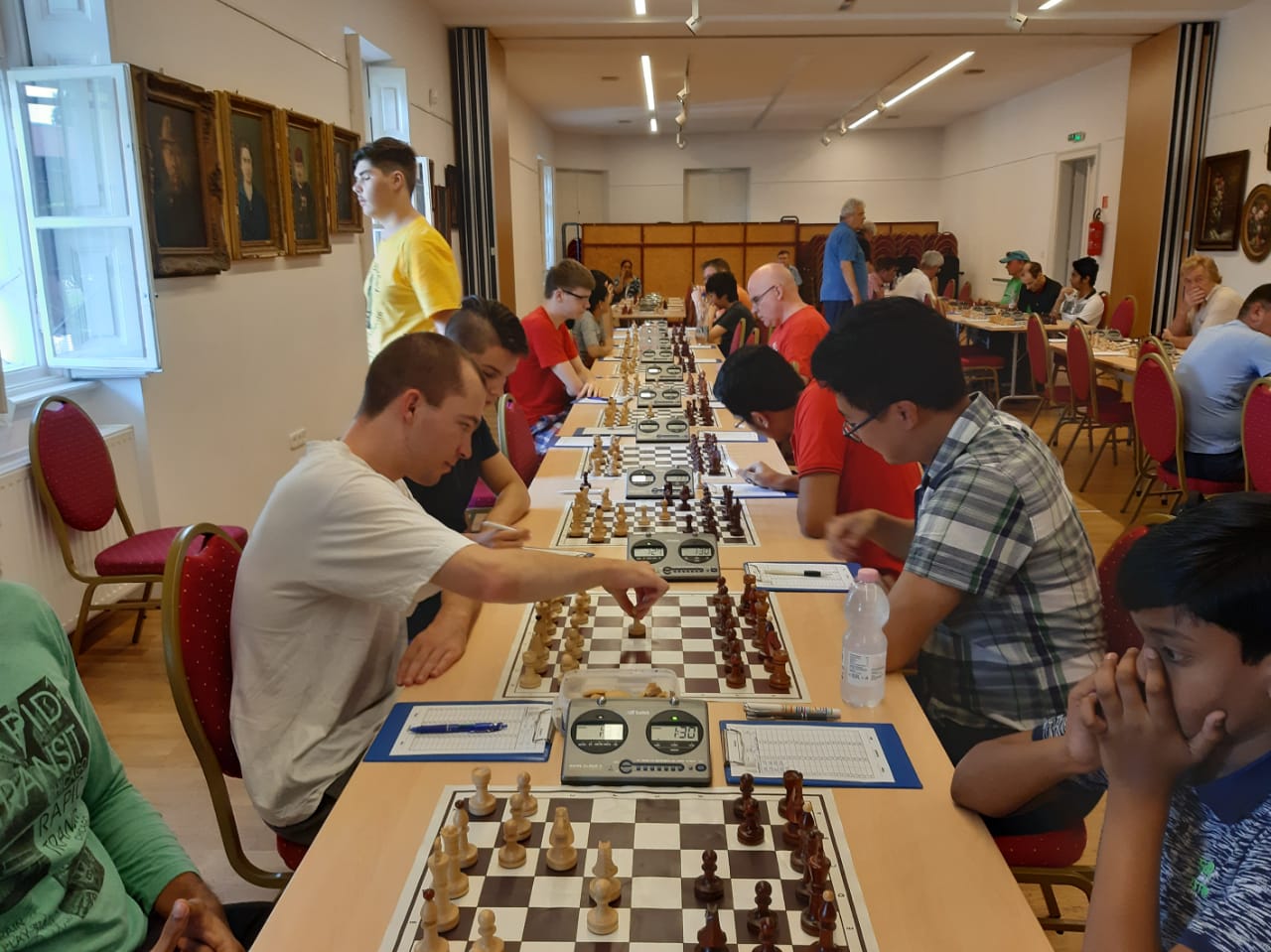 турнир юный гроссмейстер. шахматные звезды. шахматы сергиев посад турнир 05 августа. международный турнир по шахматам. международный турнир по шахматам.