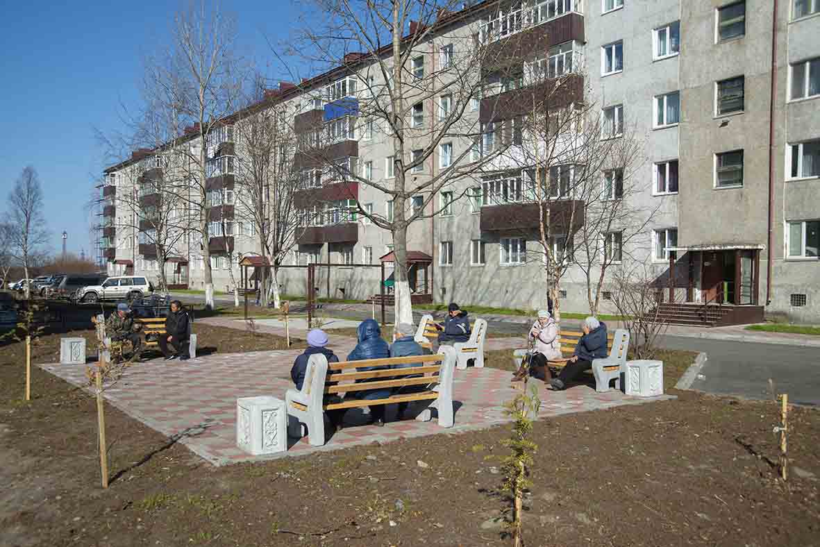 Село восток. Поронайск Озеленение. Улица самый лучший двор Поронайск. Двор Ленина 16 Поронайск. Село Восток Поронайский район 196.