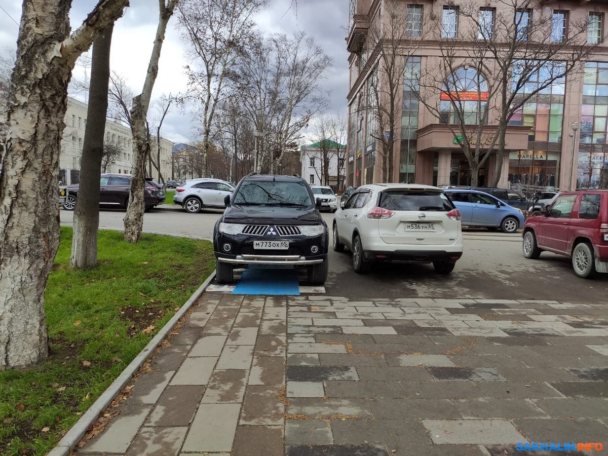 На новых велопереездах в Южно-Сахалинске уже паркуются автомобилисты.  Сахалин.Инфо