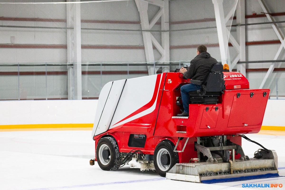 dlya holmskoj areny kupyat ledozalivochnuyu