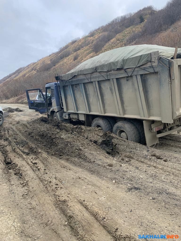 Трасса между Холмском и Невельском превратилась в полигон для  внедорожников. Сахалин.Инфо