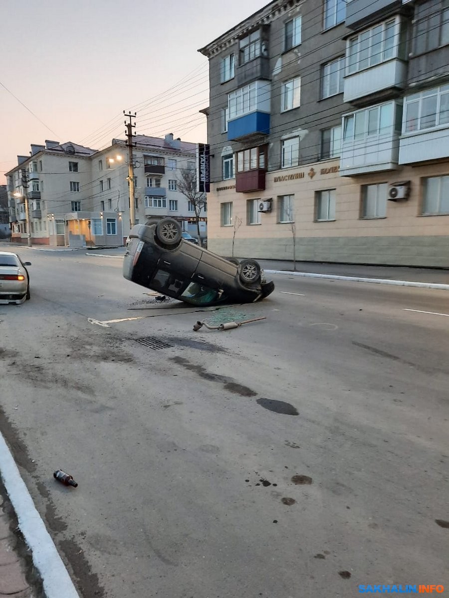 Виновник ночного ДТП сбежал с места аварии в Холмске. Сахалин.Инфо