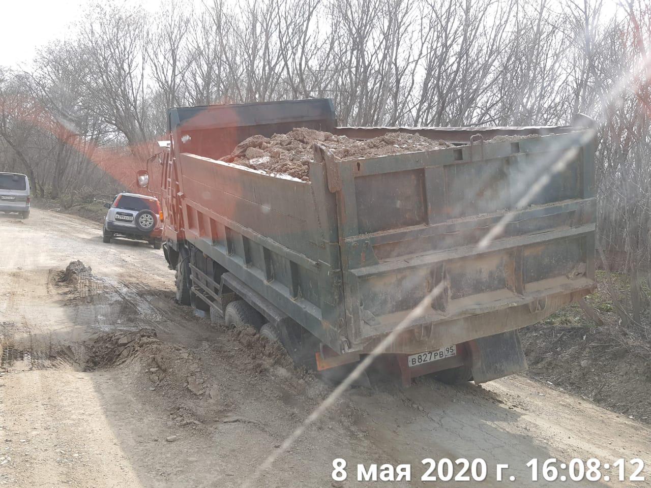 Водителей большегрузов просят не портить грунтовые дороги Южно-Сахалинска.  Сахалин.Инфо