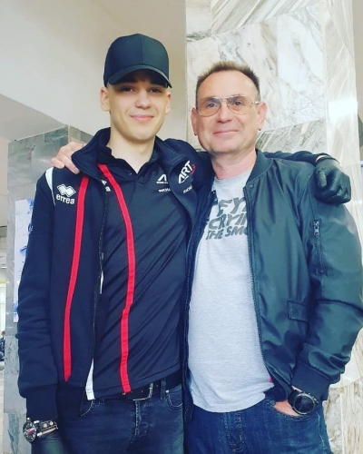Фото Александра Смоляра с отцом из Instagram* его отца