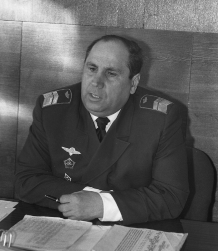 В. М. Гольцев, командир Южно-Сахалинского объединенного авиаотряда ДВУ ГА, 1986 год