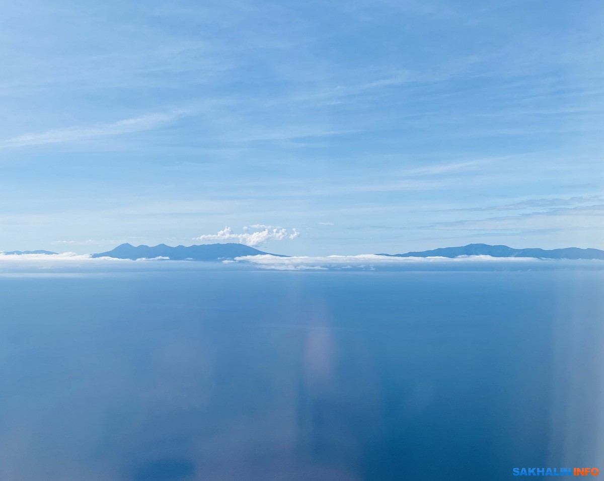 Вид на Кунашир с острова Хоккайдо