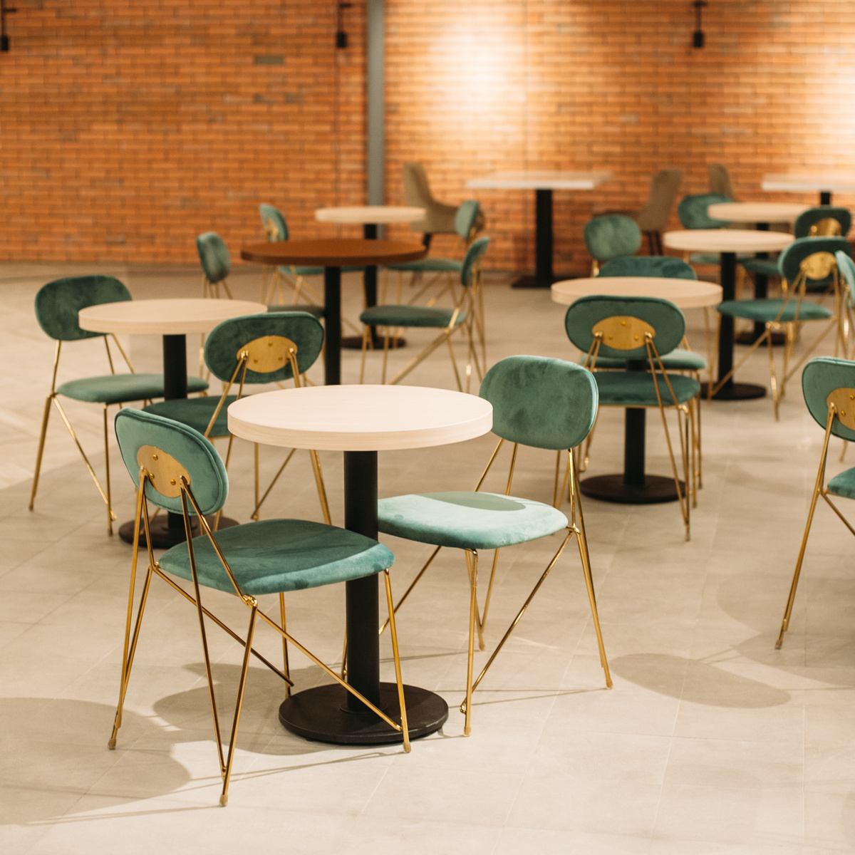 Тц аллея южно-сахалинск. Фуд корт сити молл южно сахалинск. Тц аллея южно-сахалинск фудкорт. Фудкорт мега березка южно-сахалинск. Фудкорт в тц аллее в южно сахалинске.