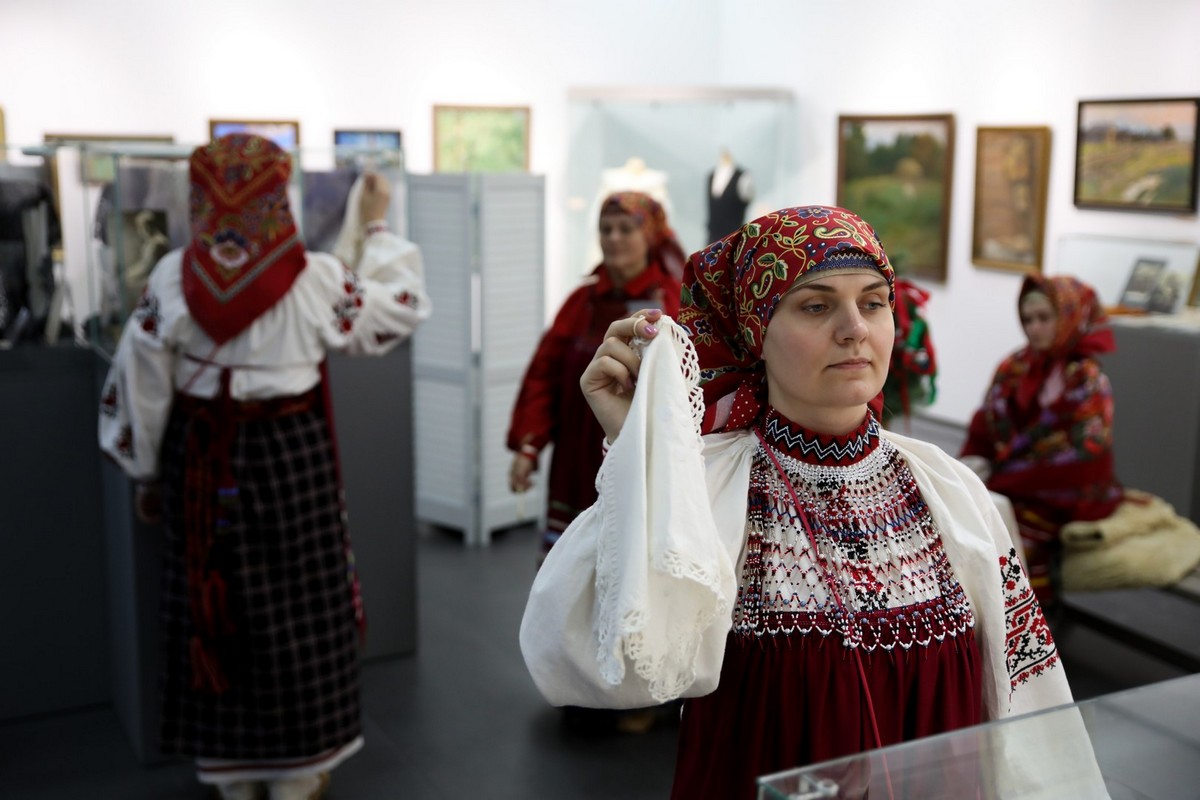 Сахалинцы сыграли в свадьбу и поколядовали в музее книги Чехова. Сахалин .Инфо