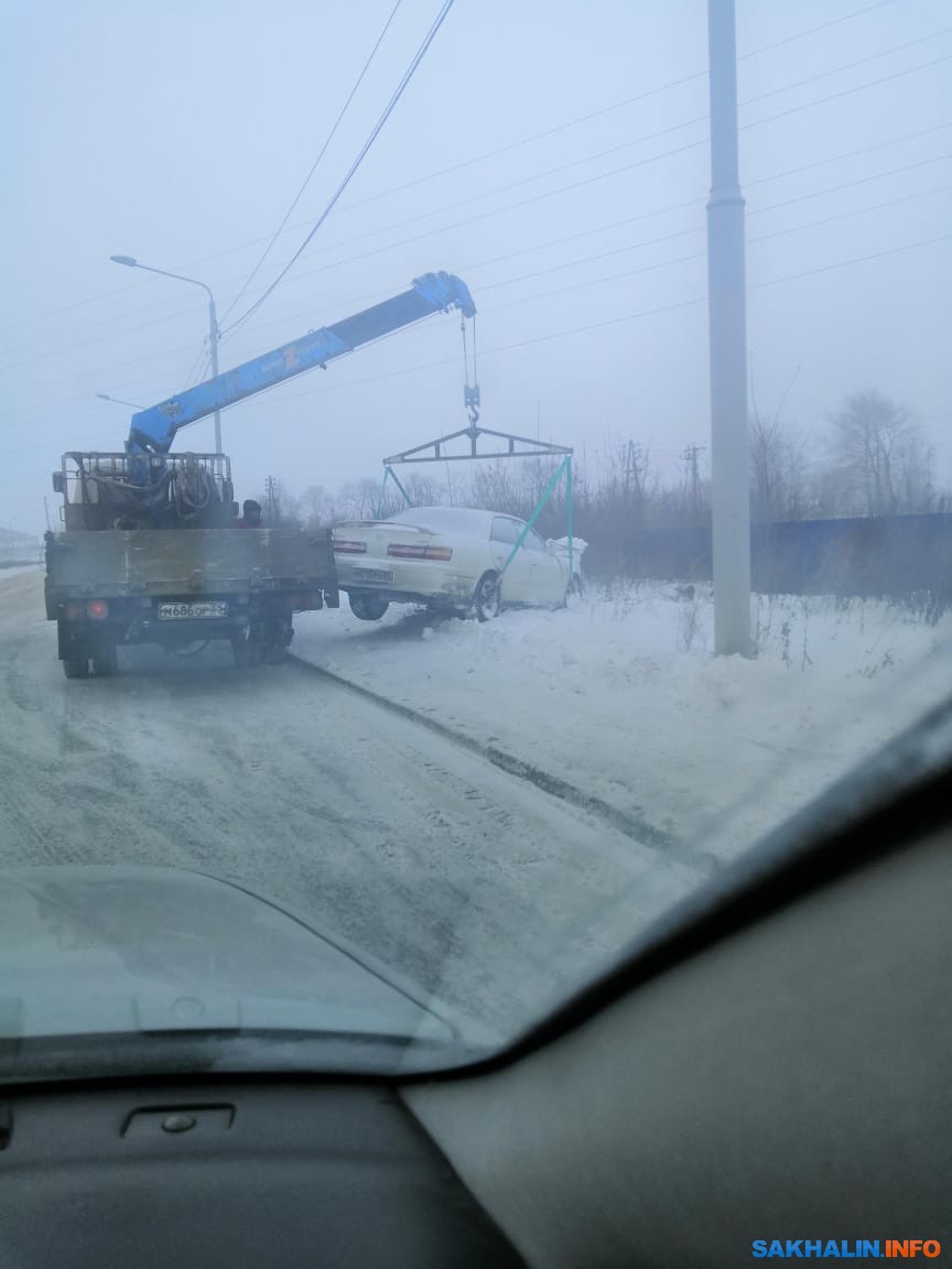 Нетрезвый водитель вылетел с дороги в Дальнем и попытался сбежать.  Сахалин.Инфо