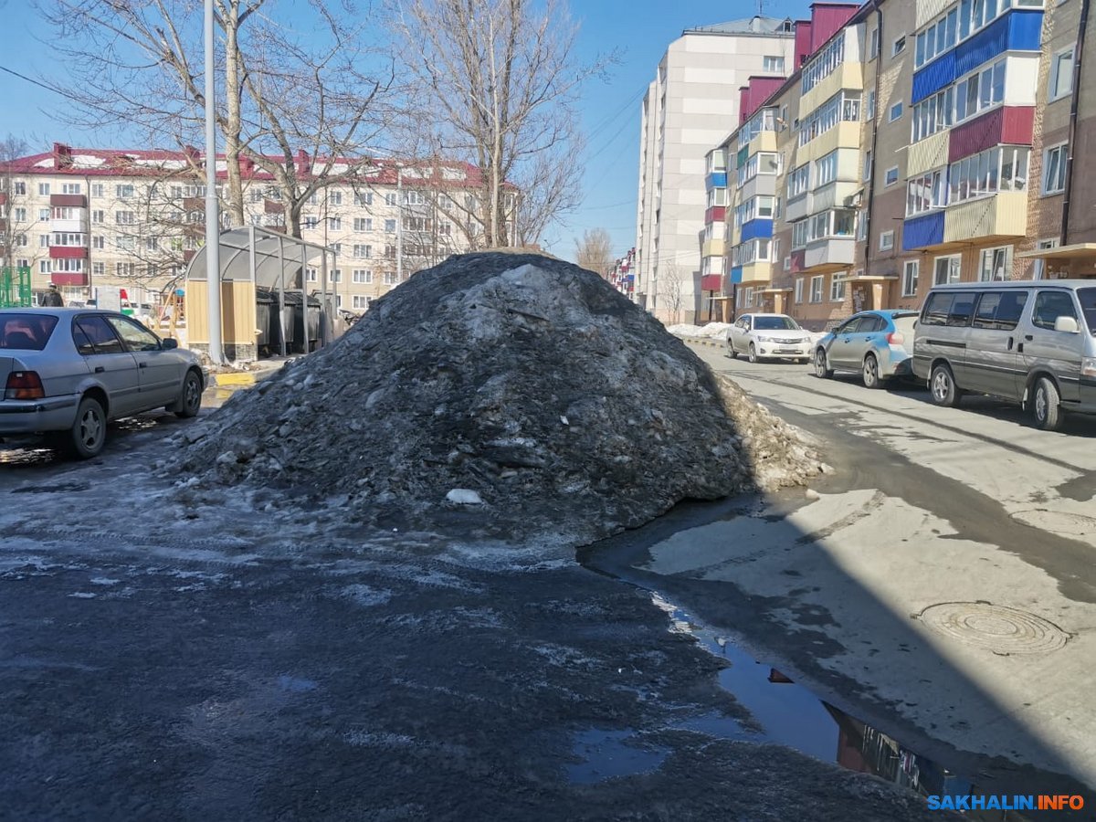 Южно-Сахалинск месяц пытается справиться с последствиями единственной  метели. Сахалин.Инфо