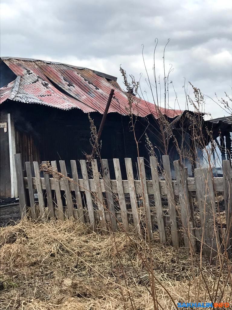 У сахалинской семьи сгорели и дом, и автомобиль. Сахалин.Инфо