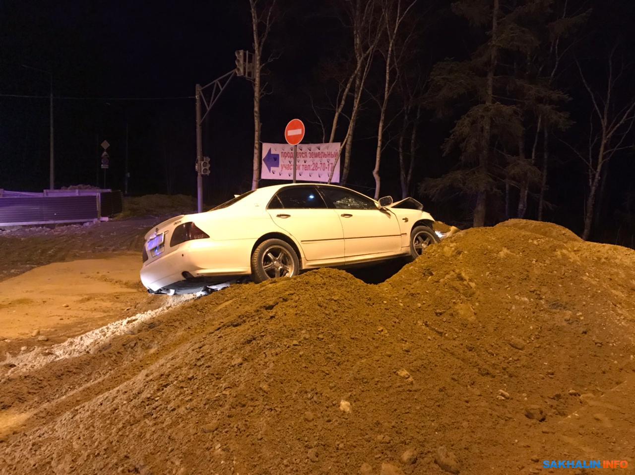 Южносахалинец завершил свой полет по ночным улицам жестким приземлением.  Сахалин.Инфо