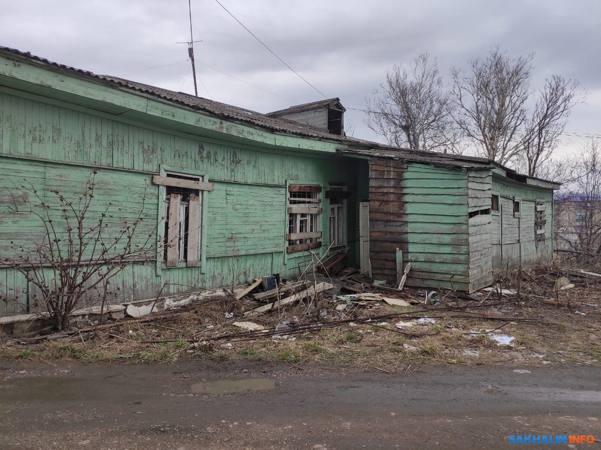 В Александровске-Сахалинском жители забираются в заколоченный дом  Кондрашкина. Сахалин.Инфо