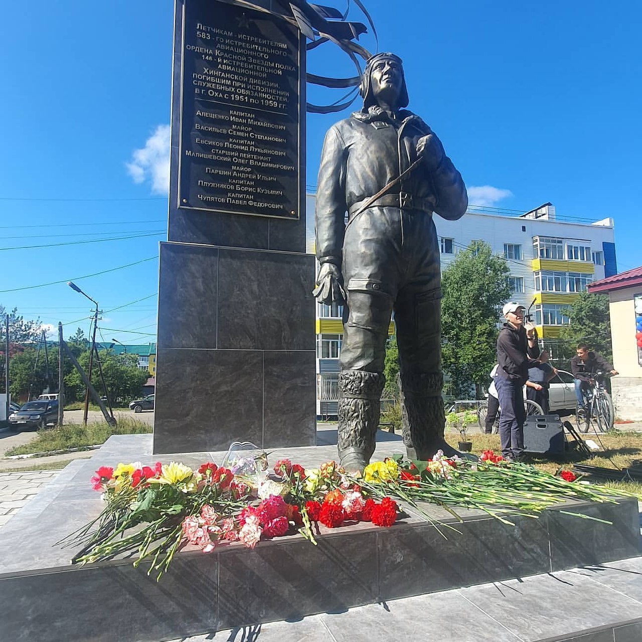 Памятник военным летчикам открыли в Охе. Сахалин.Инфо