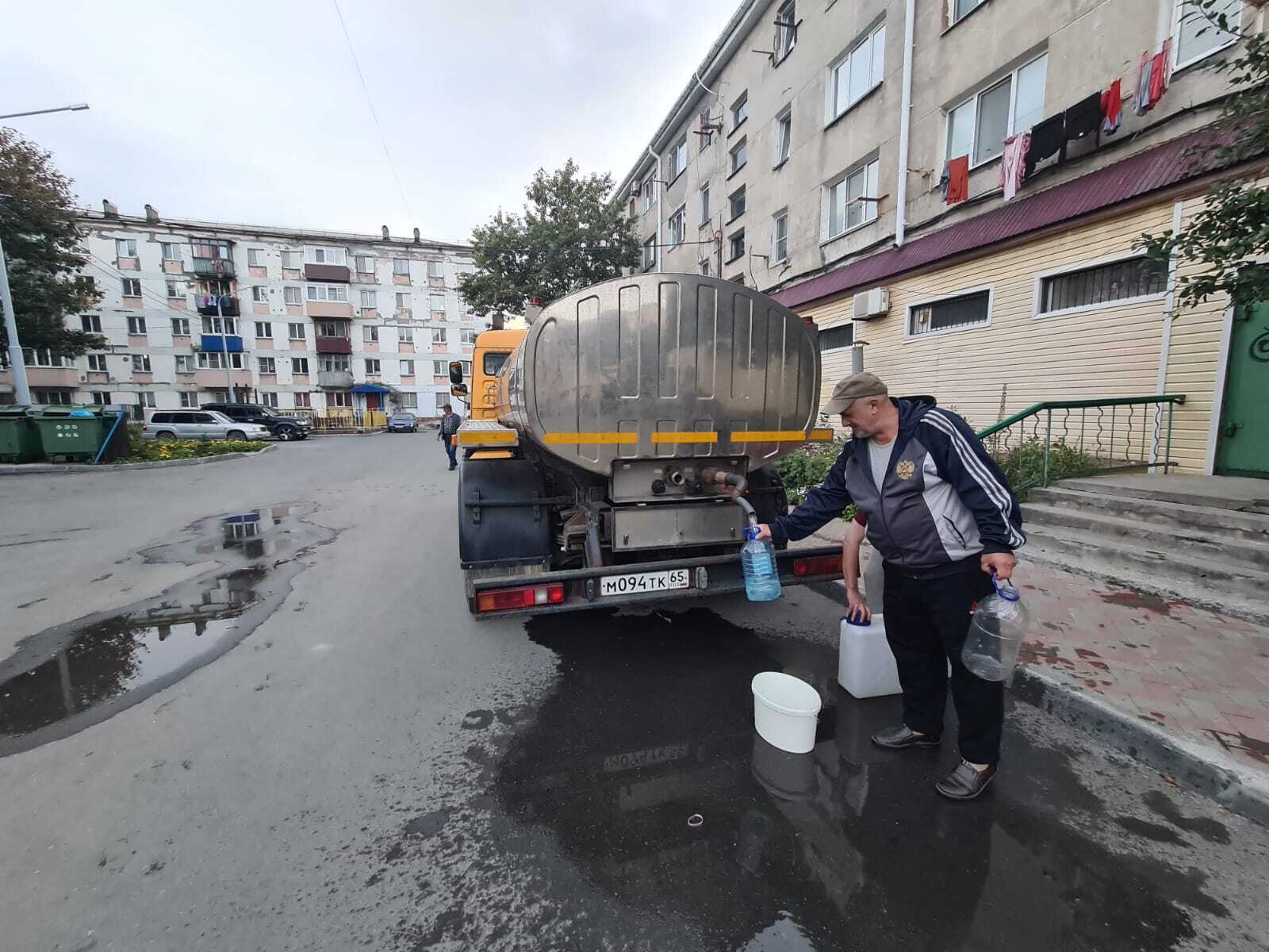 Из-за директора магазина жильцы дома в Холмске второй день сидят без воды.  Сахалин.Инфо