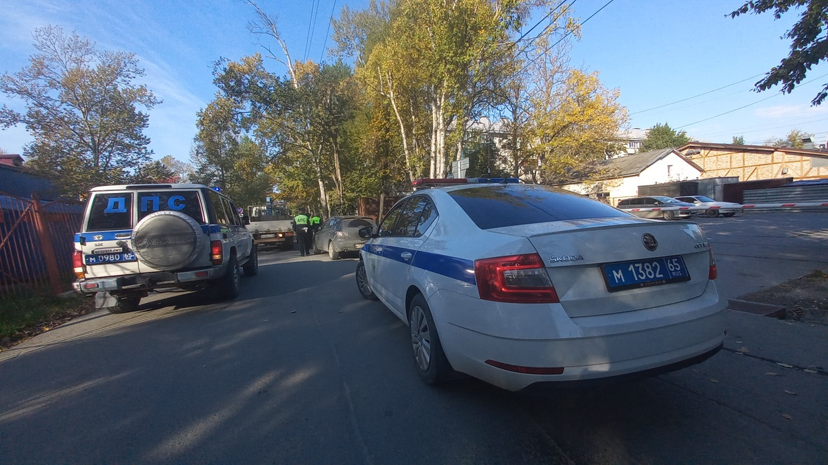 18 неправильно припаркованных автомобилей эвакуировали из центра  Южно-Сахалинска. Сахалин.Инфо