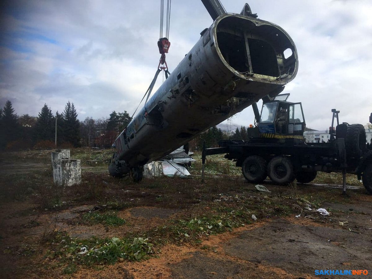 Су-15 попрощался с Домом офицеров и уехал на Пушистый. Сахалин.Инфо