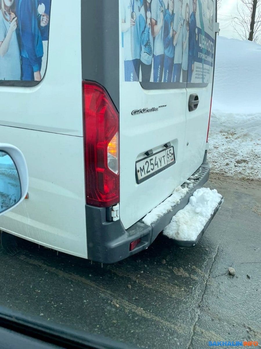 Автобусы продолжают терять колеса после метели в Южно-Сахалинске.  Сахалин.Инфо