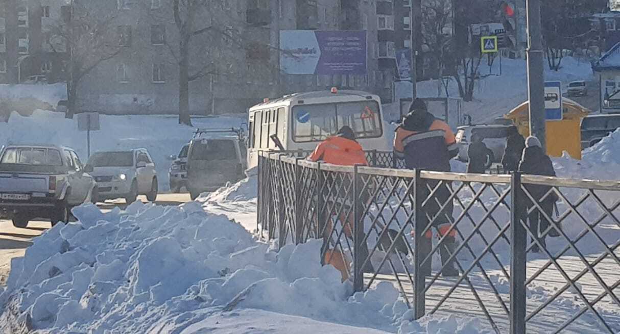 Жителей Корсакова просят убирать мешающие расчистке машины. Сахалин.Инфо