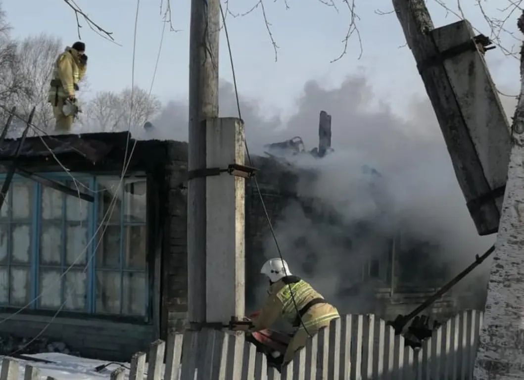 Жилой дом сгорел в Раздольном. Сахалин.Инфо