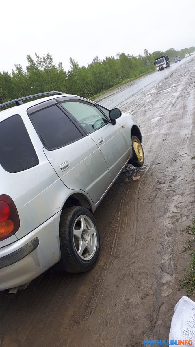 Дни пробитых колес настали для южно-сахалинских автомобилистов. Сахалин.Инфо