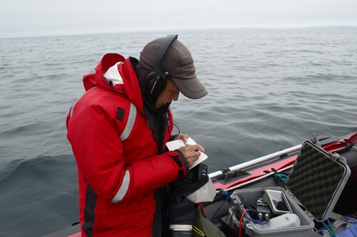 Работа в море: аудиорекордер, дневник со специальными непромокаемыми страницами