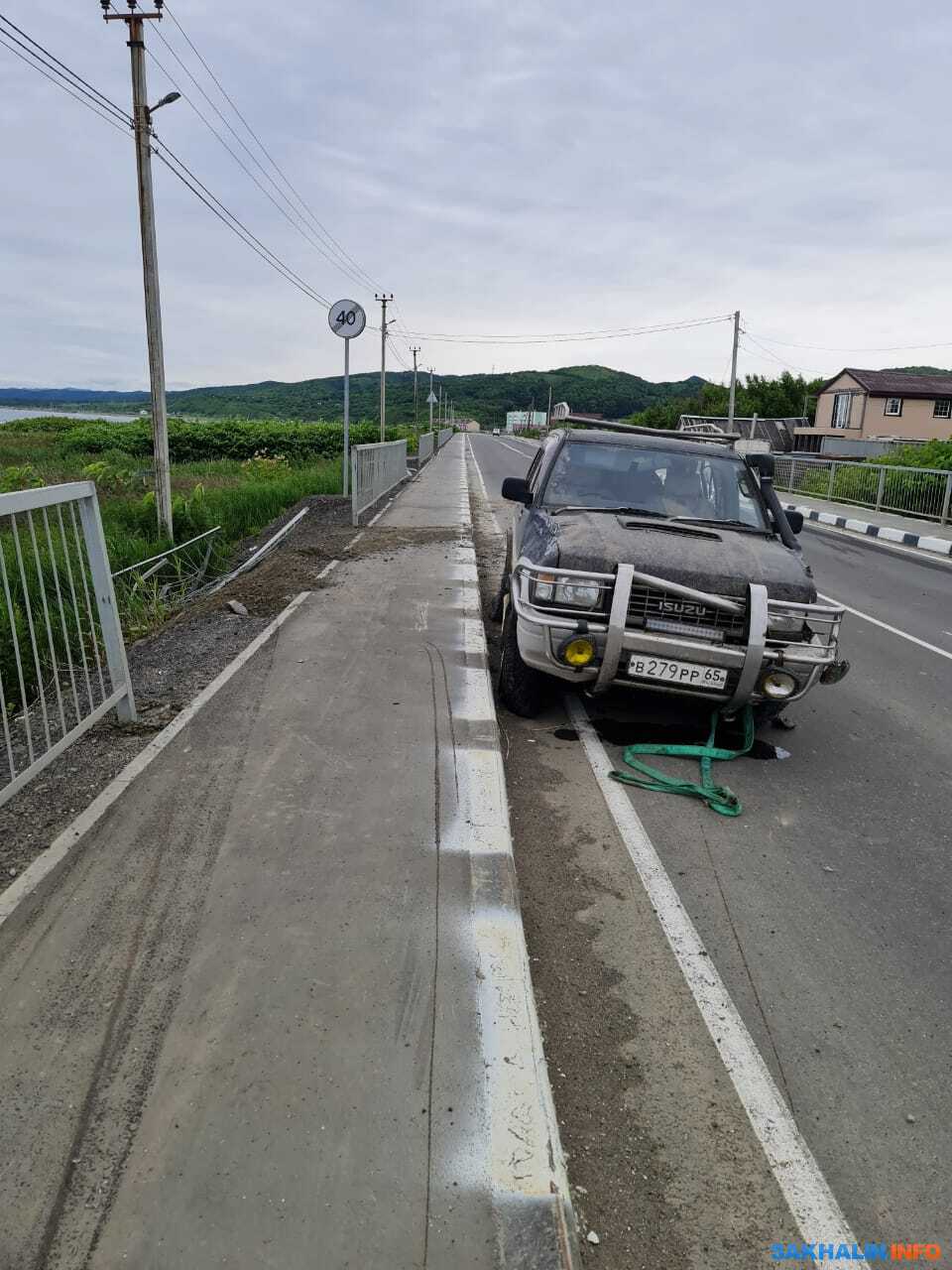 В Яблочном заметили автомобиль с куском ограждения в кузове. Сахалин.Инфо