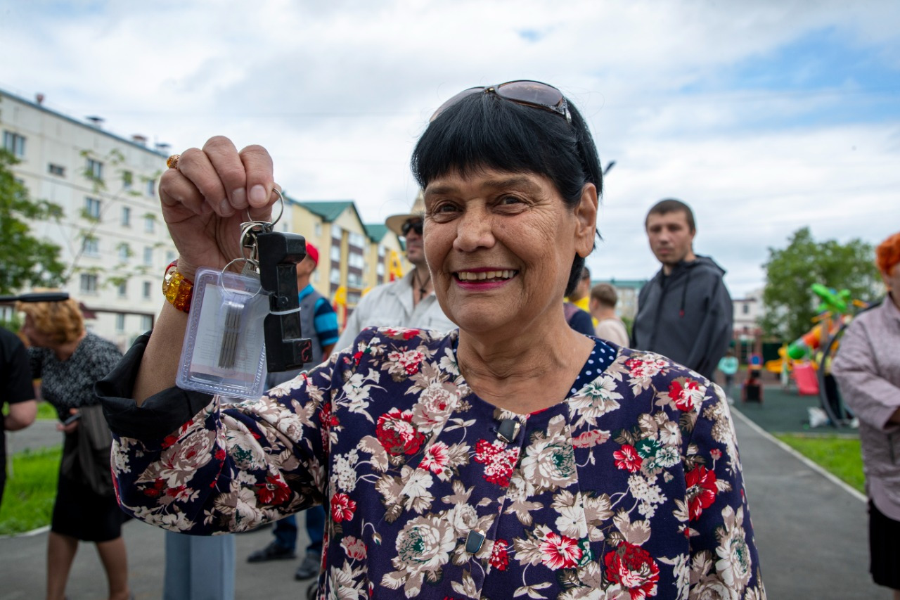 55 семей в Долинске получили ключи от новых квартир | 19.07.2022 |  Южно-Сахалинск - БезФормата