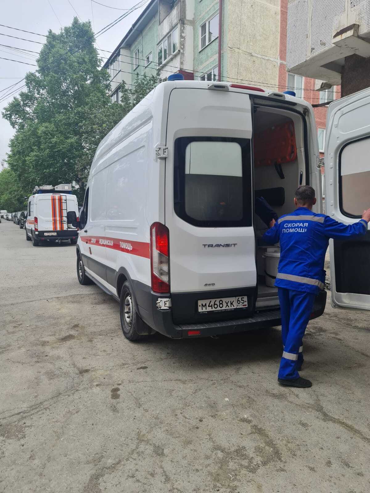 Женщина выпала из окна третьего этажа в Южно-Сахалинске | 22.07.2022 | Южно- Сахалинск - БезФормата