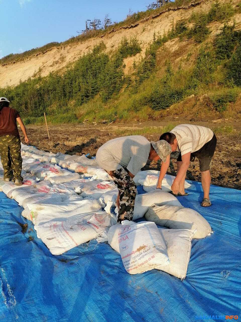 Нивхи проложили оригинальную дорогу вдоль берега Некрасовки. Сахалин.Инфо