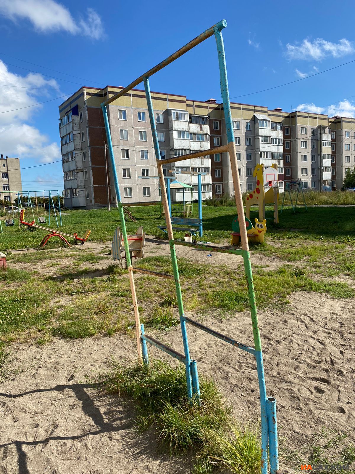 Бесхозная детская площадка в Южно-Сахалинске угрожает здоровью детей.  Сахалин.Инфо