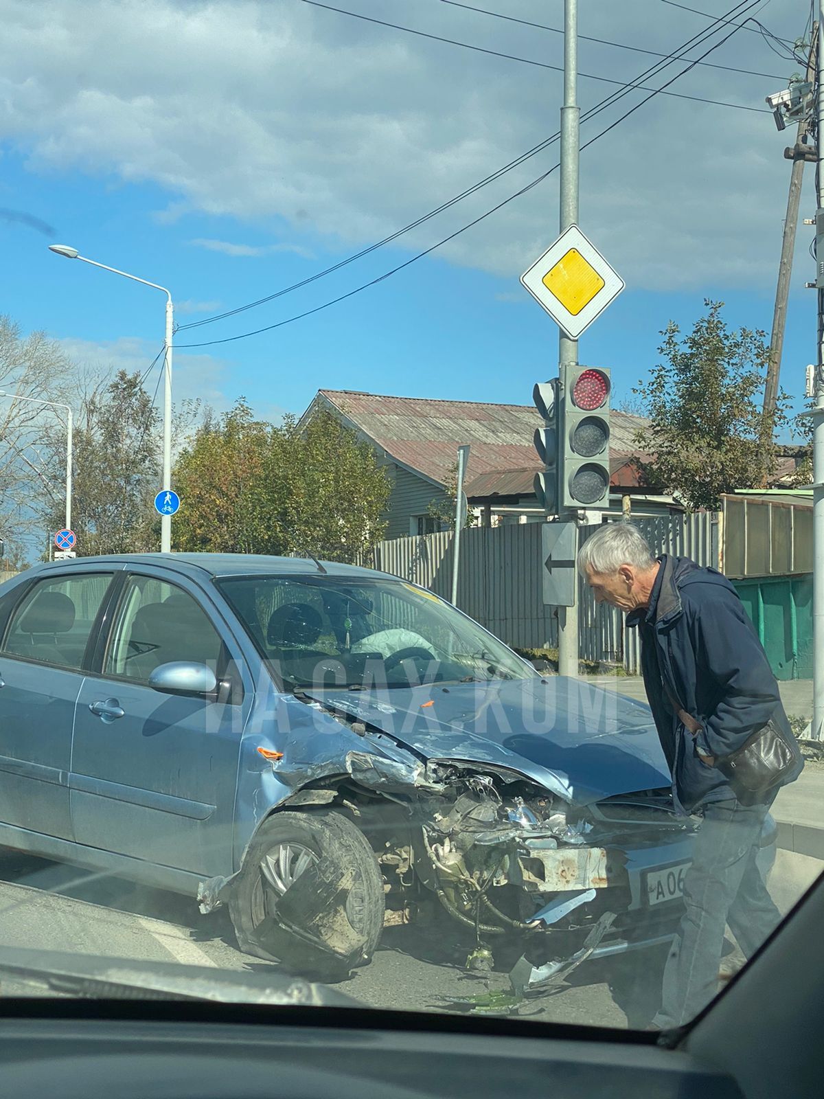 На перекрестке в Южно-Сахалинске столкнулись два 